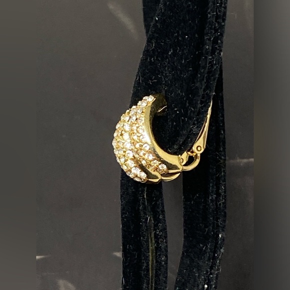 Vintage CHRISTIAN DIOR Rhinestones Clip On Earrings In Gold Tone Settings - Picture 14 of 14